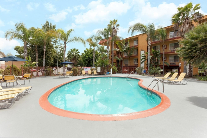 Imagen de la piscina del Hotel Days Inn By Wyndham Mission Valley/sdsu. Foto 16