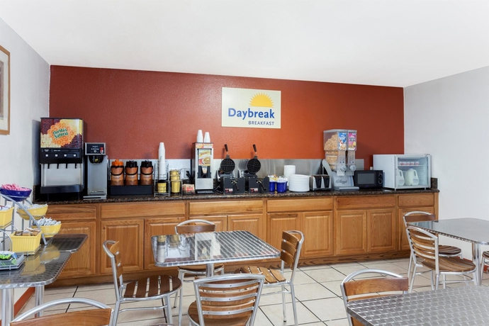 Imagen del bar/restaurante del Hotel Days Inn By Wyndham Mission Valley/sdsu. Foto 2