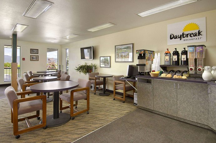 Imagen del bar/restaurante del Hotel Days Inn By Wyndham Missoula Airport. Foto 2