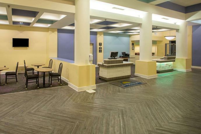 Imagen de los interiores del Hotel Days Inn By Wyndham Mobile I-65. Foto 14