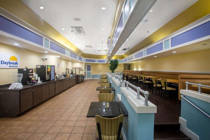 Imagen del bar/restaurante del Hotel Days Inn By Wyndham Mobile I-65. Foto 3