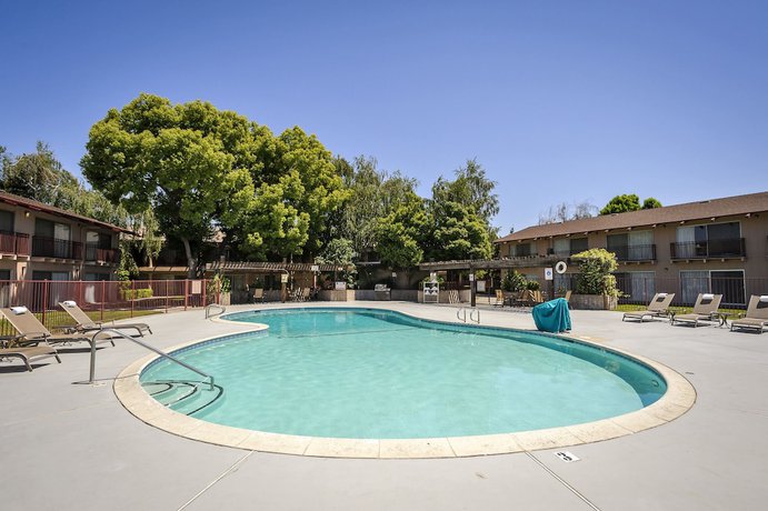 Imagen de la piscina del Hotel Days Inn By Wyndham Modesto. Foto 20