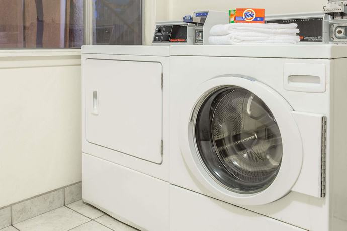 Imagen de los interiores del Hotel Days Inn By Wyndham Modesto. Foto 16