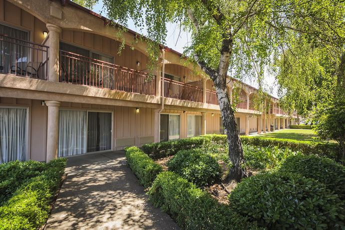 Imagen de los exteriores del Hotel Days Inn By Wyndham Modesto. Foto 13