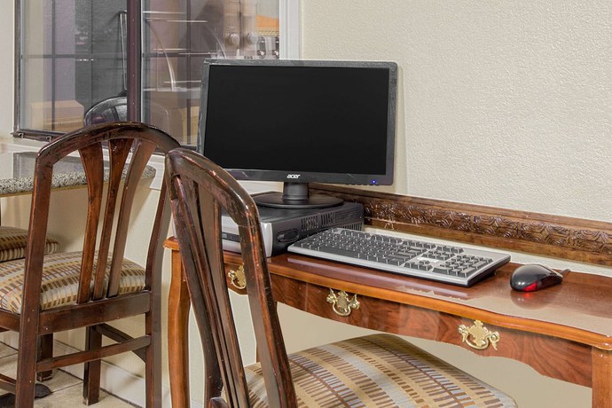 Imagen de los interiores del Hotel Days Inn By Wyndham Monroe. Foto 10