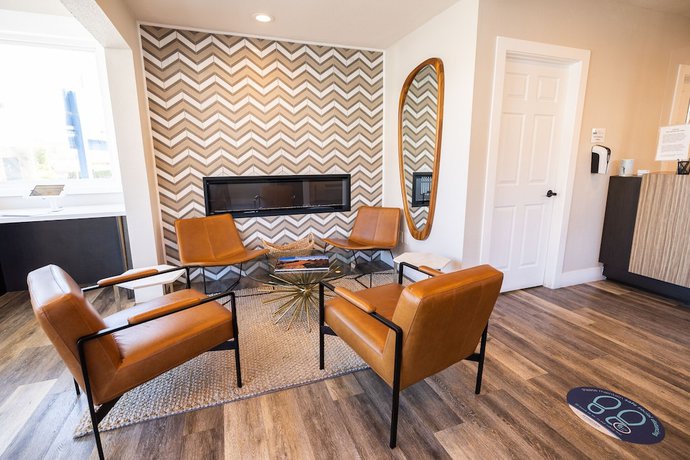 Imagen de los interiores del Hotel Days Inn By Wyndham Monterey Downtown. Foto 16