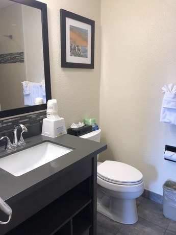 Imagen de la habitación del Hotel Days Inn By Wyndham Monterey-fisherman's Wharf Aquarium. Foto 9