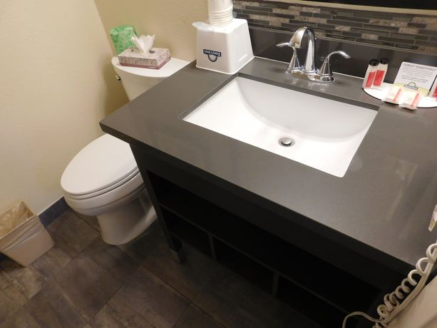 Imagen de la habitación del Hotel Days Inn By Wyndham Monterey-fisherman's Wharf Aquarium. Foto 11