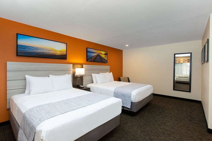 Imagen de la habitación del Hotel Days Inn By Wyndham Monterey-fisherman's Wharf Aquarium. Foto 14