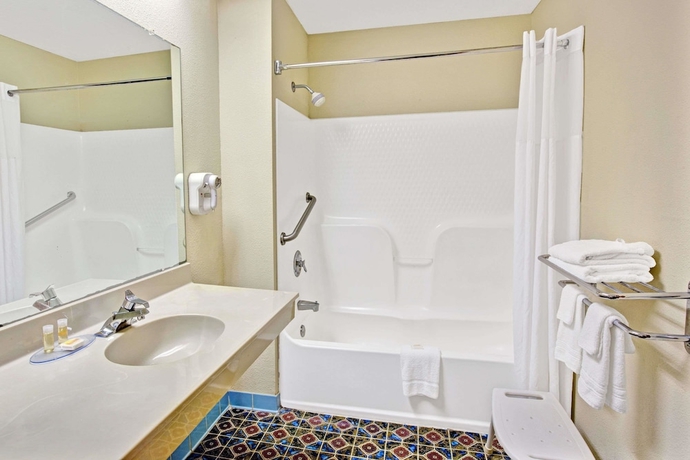 Imagen de la habitación del Hotel Days Inn By Wyndham Mooresville Lake Norman. Foto 11