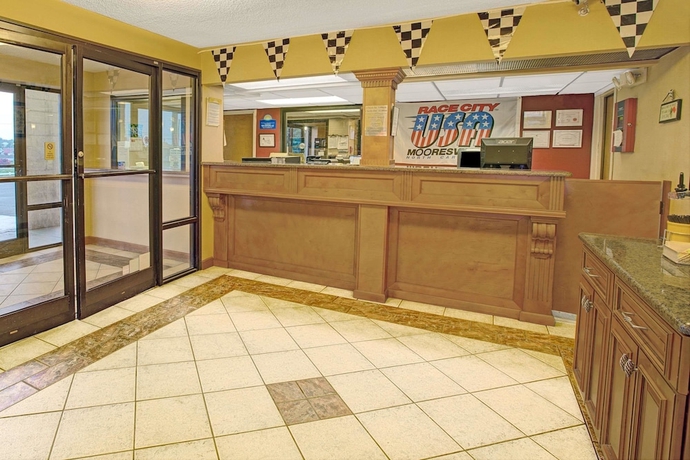 Imagen de los interiores del Hotel Days Inn By Wyndham Mooresville Lake Norman. Foto 12