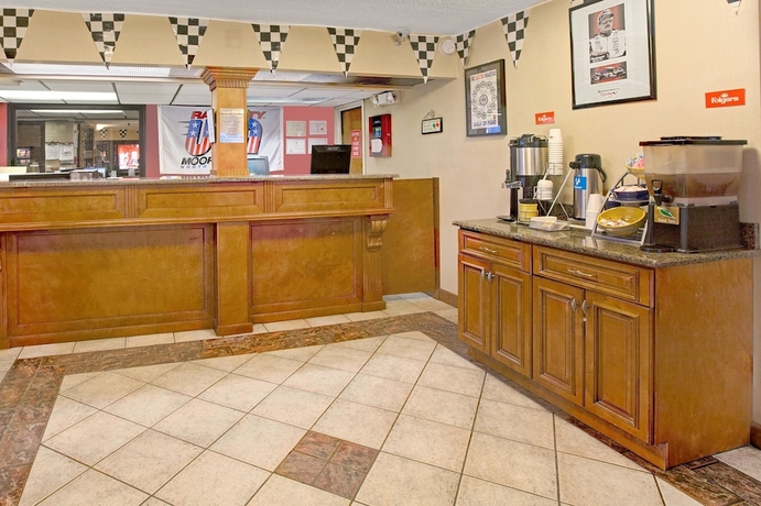 Imagen de los interiores del Hotel Days Inn By Wyndham Mooresville Lake Norman. Foto 13
