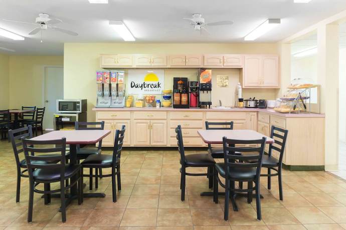 Imagen del bar/restaurante del Hotel Days Inn By Wyndham Mount Vernon. Foto 4