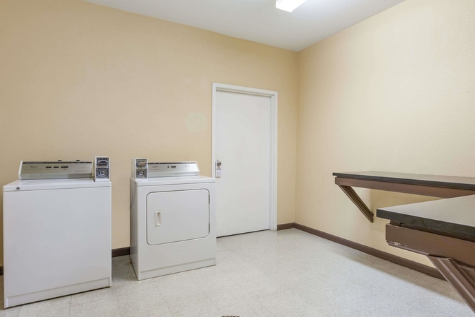 Imagen de los interiores del Hotel Days Inn By Wyndham Near Kansas Speedway. Foto 14