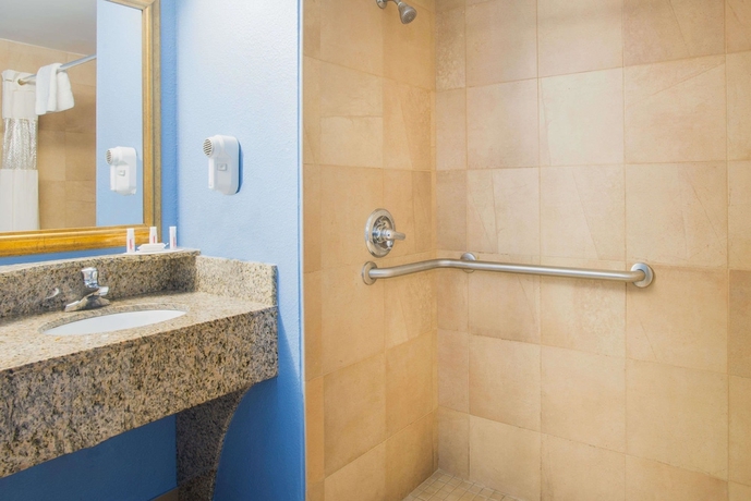 Imagen de la habitación del Hotel Days Inn By Wyndham New Haven. Foto 14