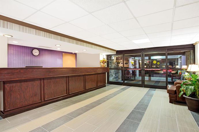 Imagen de los interiores del Hotel Days Inn By Wyndham Newport News City Center Oyster Point. Foto 12