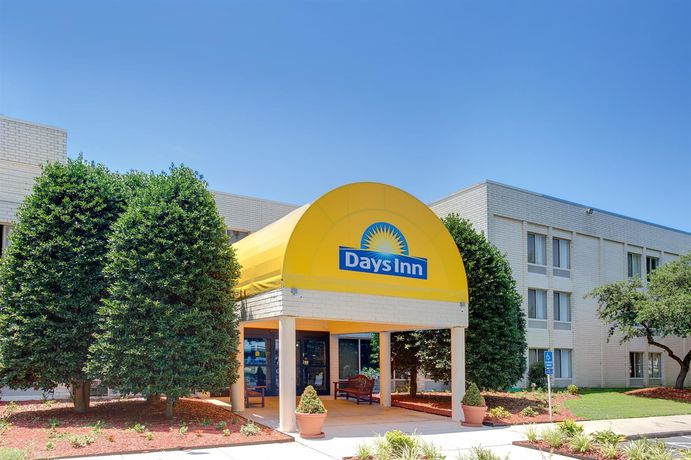 Imagen general del Hotel Days Inn By Wyndham Newport News City Center Oyster Point. Foto 3