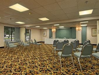 Imagen general del Hotel Days Inn By Wyndham Newport News City Center Oyster Point. Foto 2