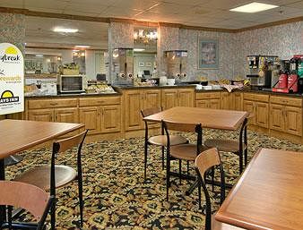 Imagen de los interiores del Hotel Days Inn By Wyndham Newport News City Center Oyster Point. Foto 13