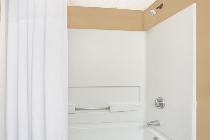 Imagen de los interiores del Hotel Days Inn By Wyndham Newport News City Center Oyster Point. Foto 14