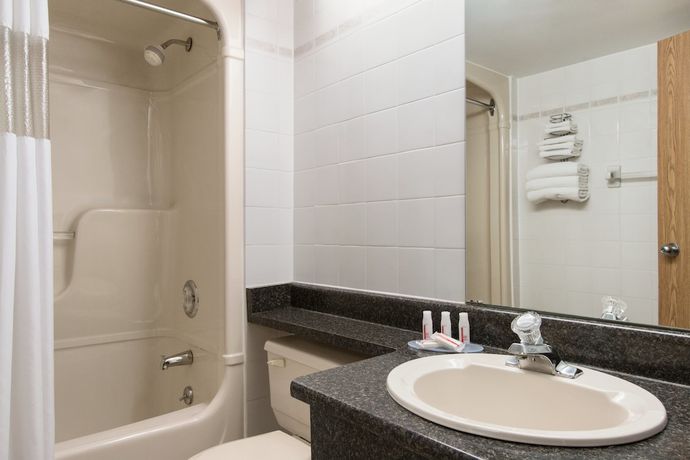 Imagen de la habitación del Hotel Days Inn By Wyndham Niagara Falls Near The Falls. Foto 12