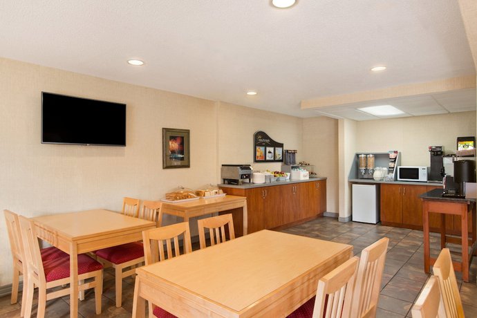 Imagen del bar/restaurante del Hotel Days Inn By Wyndham Niagara Falls Near The Falls. Foto 4