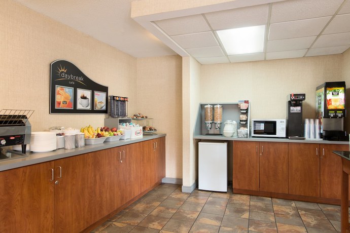 Imagen del bar/restaurante del Hotel Days Inn By Wyndham Niagara Falls Near The Falls. Foto 5