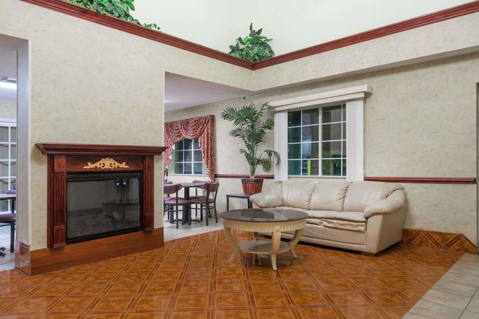 Imagen de los interiores del Hotel Days Inn By Wyndham Norton. Foto 16