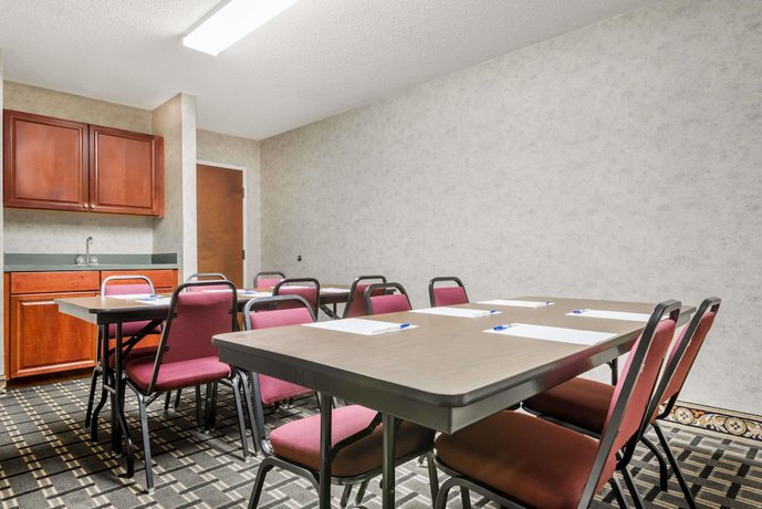 Imagen de los interiores del Hotel Days Inn By Wyndham Norton. Foto 17