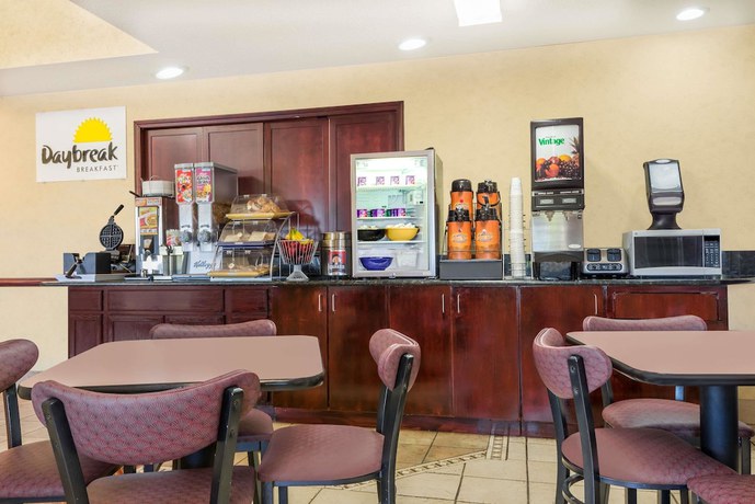 Imagen del bar/restaurante del Hotel Days Inn By Wyndham Norton. Foto 4