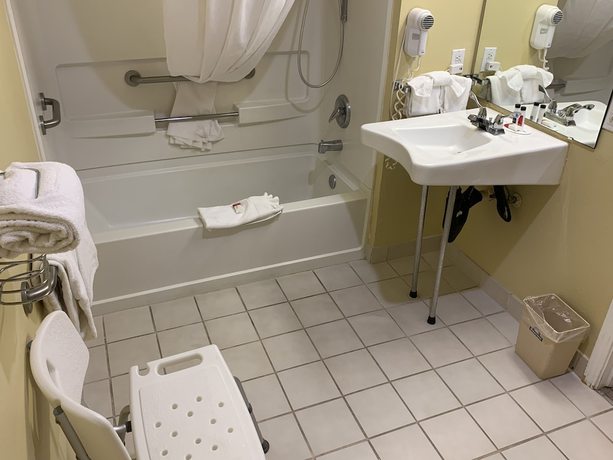 Imagen de la habitación del Hotel Days Inn By Wyndham Ocean Shores. Foto 12
