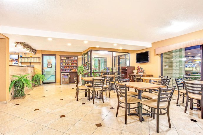 Imagen de los interiores del Hotel Days Inn By Wyndham Oklahoma City, Oklahoma City. Foto 19
