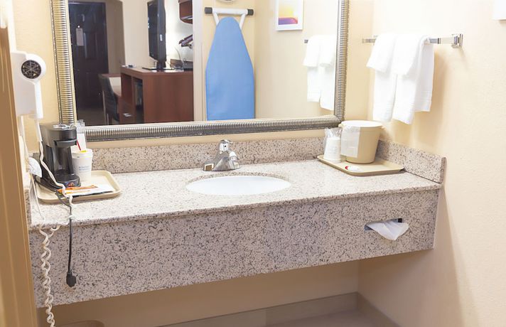 Imagen de la habitación del Hotel Days Inn By Wyndham Oklahoma City, Oklahoma City. Foto 13