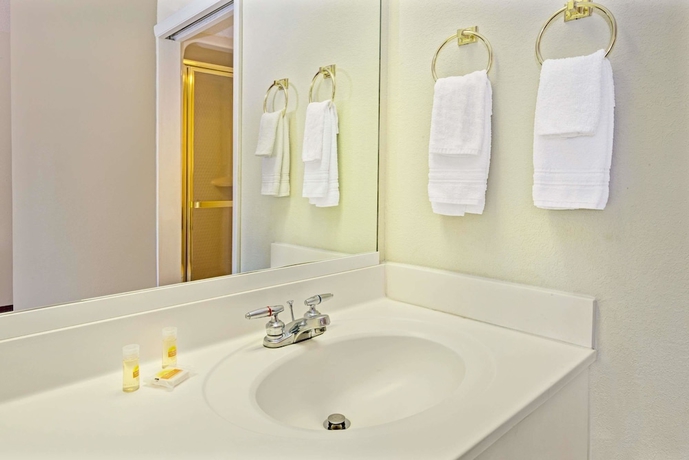 Imagen de la habitación del Hotel Days Inn By Wyndham Olathe Medical Center. Foto 8