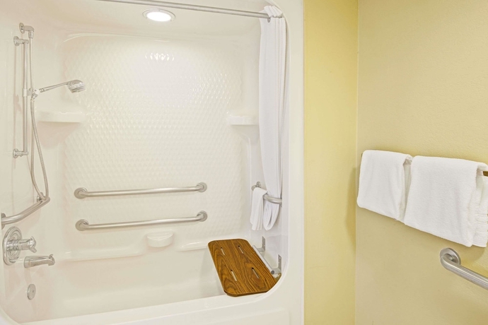 Imagen de la habitación del Hotel Days Inn By Wyndham Olathe Medical Center. Foto 12