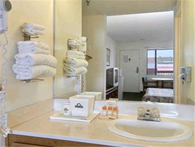 Imagen de la habitación del Hotel Days Inn By Wyndham Ontario Airport. Foto 5
