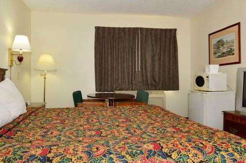 Imagen de la habitación del Hotel Days Inn By Wyndham Ontario Airport. Foto 8