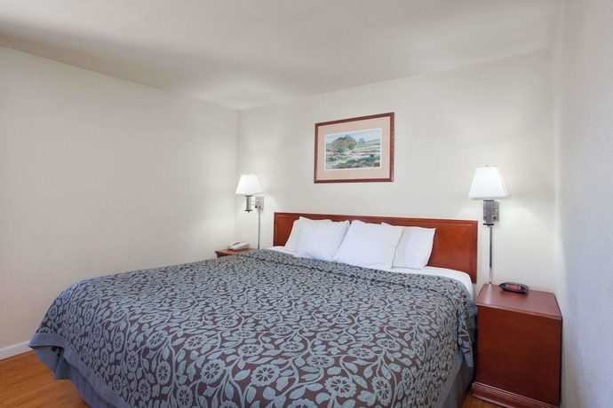 Imagen de la habitación del Hotel Days Inn By Wyndham Orange Anaheim. Foto 5