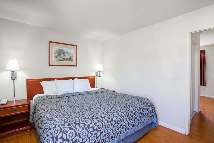 Imagen de la habitación del Hotel Days Inn By Wyndham Orange Anaheim. Foto 6