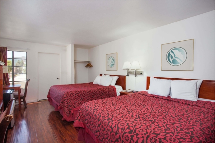 Imagen de la habitación del Hotel Days Inn By Wyndham Orange Anaheim. Foto 7