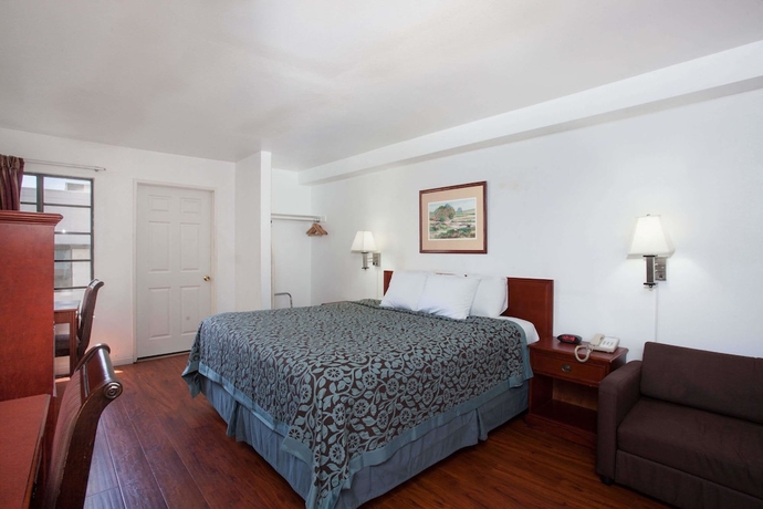 Imagen de la habitación del Hotel Days Inn By Wyndham Orange Anaheim. Foto 10