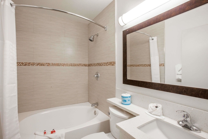 Imagen de la habitación del Hotel Days Inn By Wyndham Orange Anaheim. Foto 12