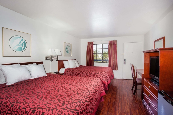 Imagen de la habitación del Hotel Days Inn By Wyndham Orange Anaheim. Foto 13