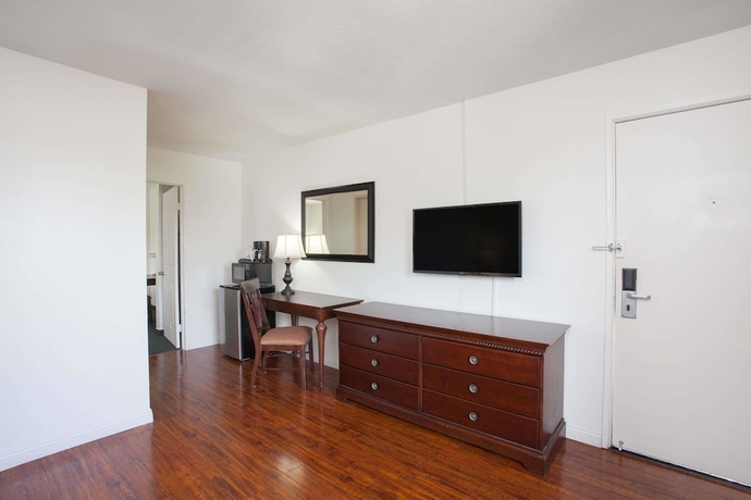 Imagen de la habitación del Hotel Days Inn By Wyndham Orange Anaheim. Foto 14