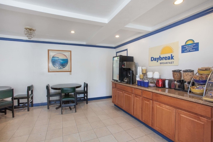 Imagen del bar/restaurante del Hotel Days Inn By Wyndham Orange Anaheim. Foto 4