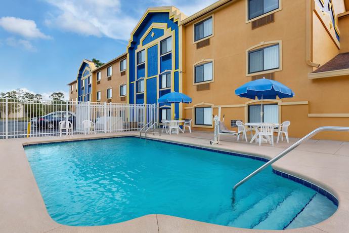 Imagen de la piscina del Hotel Days Inn By Wyndham Orange Park/jacksonville. Foto 20