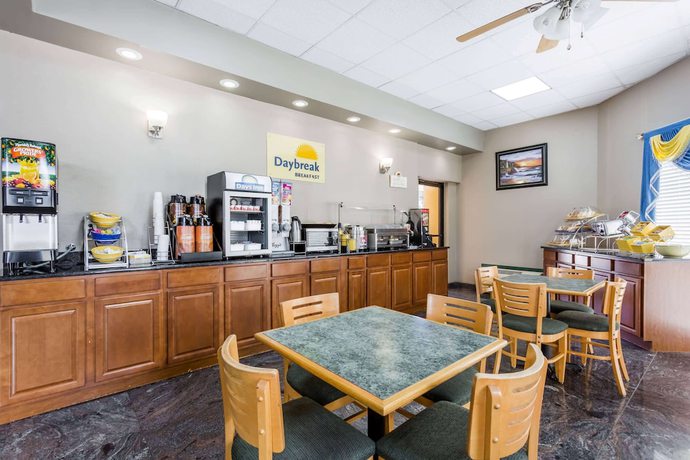 Imagen del bar/restaurante del Hotel Days Inn By Wyndham Orangeburg. Foto 3