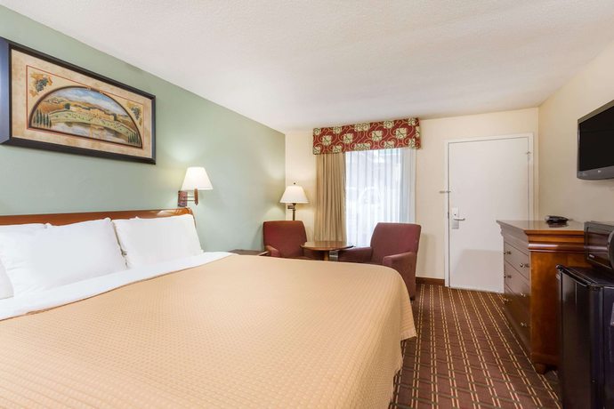 Imagen de la habitación del Hotel Days Inn By Wyndham Orangeburg. Foto 6