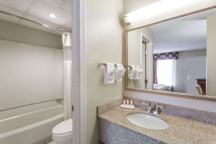 Imagen de la habitación del Hotel Days Inn By Wyndham Orangeburg. Foto 11