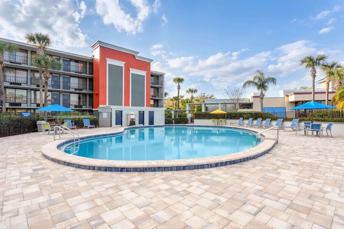 Imagen de la piscina del Hotel Days Inn By Wyndham Orlando Conv. Center/international Dr. Foto 19